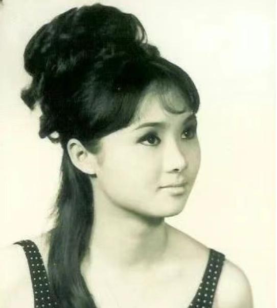 涨8配资 木兰花谢，鸳鸯蝶飞：雪妮唐佳半世纪传奇爱情的最后一幕